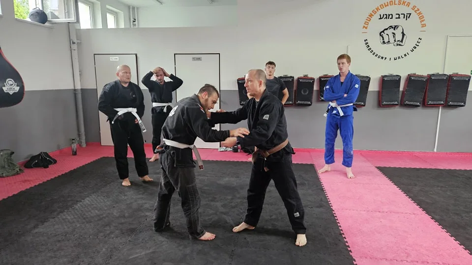 Ćwiczenie techniki podczas zajęć Alligators BJJ